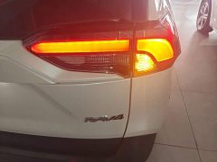 Toyota RAV4 2.0L CVT FWD Urban Edition - ფოტო 8