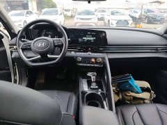 Hyundai Elantra 2023 1.5L CVT Luxury - ფოტო 10