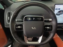 Li Auto L9 Pro - ფოტო 11