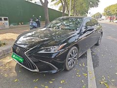 Lexus ES 200 Excellence Edition - ფოტო 1