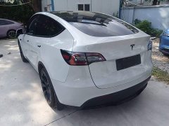 Tesla Model Y Rear-Wheel Drive - ფოტო 5