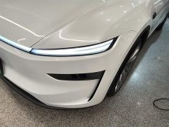 Tesla Model Y Rear-Wheel Drive - ფოტო 18