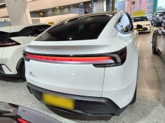 Tesla Model Y Rear-Wheel Drive - ფოტო 4