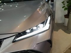 Toyota Avalon Hybrid 2.5L XLE Premium - ფოტო 18