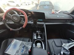 Hyundai Elantra 1.5L CVT Luxury - ფოტო 10