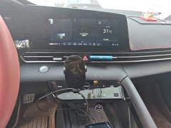 Hyundai Elantra 1.5L CVT Luxury - ფოტო 14