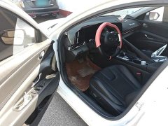 Hyundai Elantra 1.5L CVT Luxury - ფოტო 17