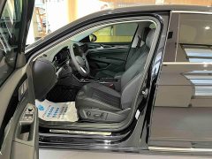 Volkswagen Passat Outstanding Edition 380TSI Dragon Ascendant Version - ფოტო 8