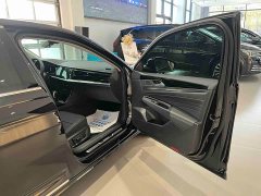 Volkswagen Passat Outstanding Edition 380TSI Dragon Ascendant Version - ფოტო 9