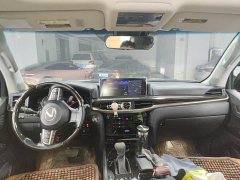 Lexus LX 570 PremiumLuxury Edition - ფოტო 3