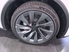 Tesla Model Y Long Range All-Wheel Drive - ფოტო 11