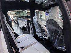 Tesla Model Y Long Range All-Wheel Drive - ფოტო 9