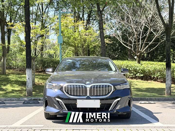 BMW 5 Series 530Li Luxury M Sport Package - ავტომობილი ჩინეთიდან