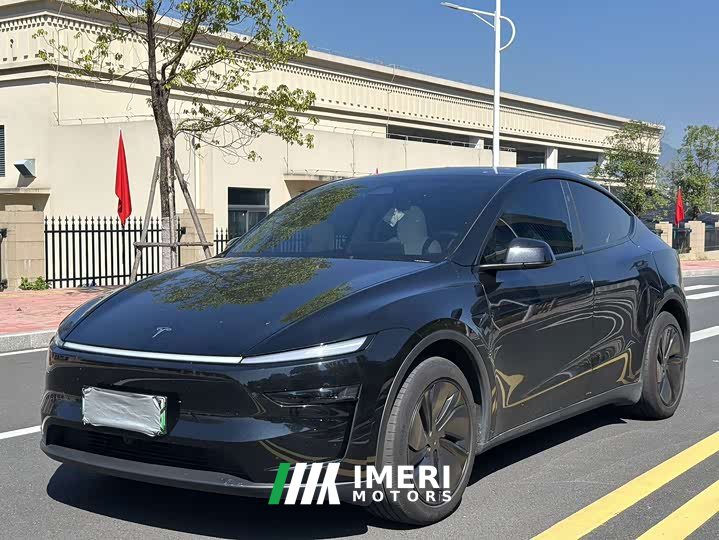 Tesla Model Y Rear-Wheel Drive