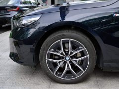 BMW i5 eDrive 35L M Sport Package - ფოტო 11