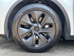 Tesla Model Y Rear-Wheel Drive - ფოტო 18