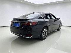 Lexus ES 260 Excellence Edition - ფოტო 4
