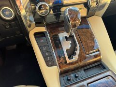 Toyota Alphard Hybrid 2.5L Luxury - ფოტო 16