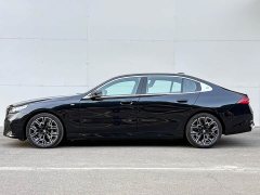 BMW 5 Series 530Li Luxury M Sport Package - ფოტო 3