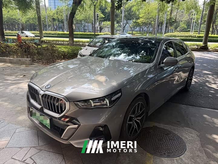 BMW i5 eDrive 35L M Sport Package - ავტომობილი ჩინეთიდან