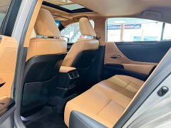 Lexus ES 200 Excellence Edition - ფოტო 10