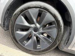 Tesla Model Y Rear-Wheel Drive - ფოტო 17