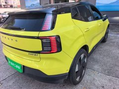 Volvo EX30 2025 Rear-Wheel Drive Extended Range Ultra - ფოტო 8