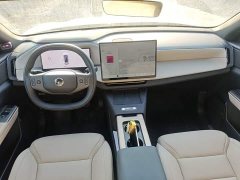 Volvo XC70 Plug-in Hybrid 2026 Two-Wheel Drive Long Range Core - ფოტო 10