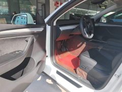 Tesla Model Y Rear-Wheel Drive - ფოტო 16