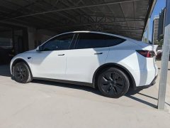 Tesla Model Y Rear-Wheel Drive - ფოტო 5