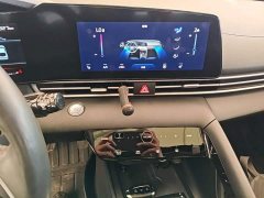 Hyundai Elantra 1.5L CVT Luxury - ფოტო 13
