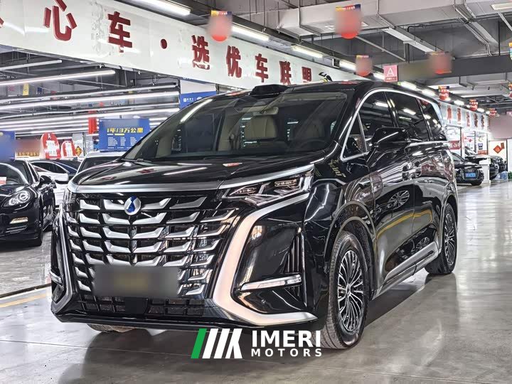 Denza D9 DM-i AWD Premium Navigation Edition