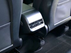 Tesla Model Y Rear-Wheel Drive - ფოტო 10