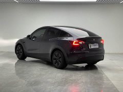 Tesla Model Y Rear-Wheel Drive - ფოტო 4