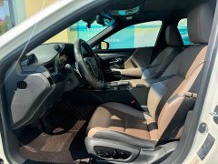 Lexus ES 2021 300h Premium Edition - ფოტო 4