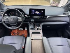 Toyota Gravia 2.5L Hybrid Luxury - ფოტო 12