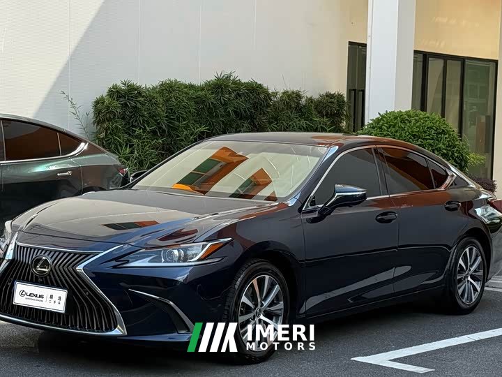 Lexus ES 2020 200 Excellence Edition - ავტომობილი ჩინეთიდან