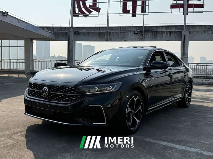 Volkswagen Passat 330TSI Starry Sky Luxury Edition