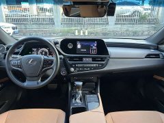 Lexus ES 300h Excellence - ფოტო 10