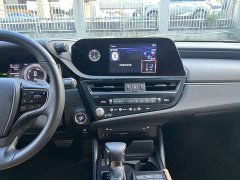 Lexus ES 300h Excellence - ფოტო 12