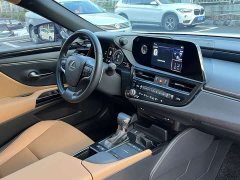 Lexus ES 300h Excellence - ფოტო 14