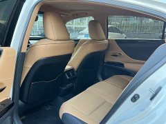Lexus ES 300h Excellence - ფოტო 15
