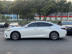 Lexus ES 300h Excellence - ფოტო 3
