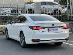 Lexus ES 300h Excellence - ფოტო 4