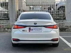 Lexus ES 300h Excellence - ფოტო 5