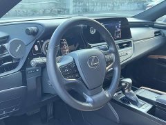 Lexus ES 300h Excellence - ფოტო 9