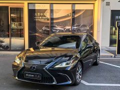 Lexus ES 2020 300h Excellence - ფოტო 1