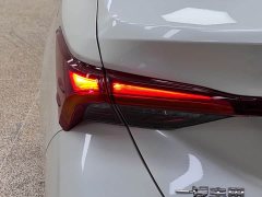 Toyota Avalon Hybrid 2.5L Luxury - ფოტო 3