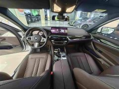 BMW 5 Series 525Li M Sport Package - ფოტო 5