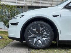 Tesla Model Y L Long Range All-Wheel Drive - ფოტო 8